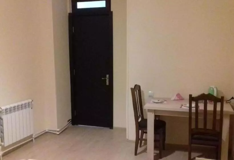 پانسیون Green Way Guest House