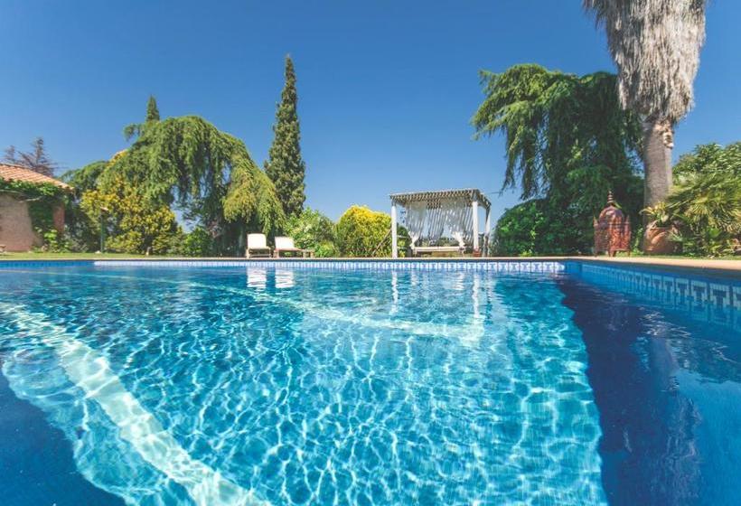 تختخواب و صبحانه Can Caponet