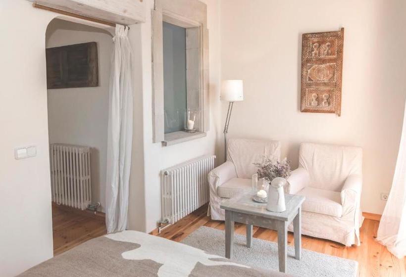 تختخواب و صبحانه Can Caponet