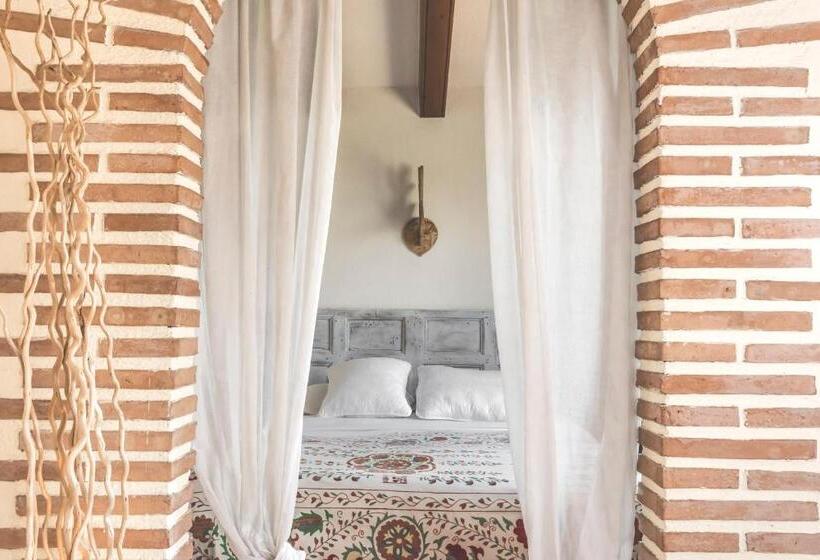 تختخواب و صبحانه Can Caponet