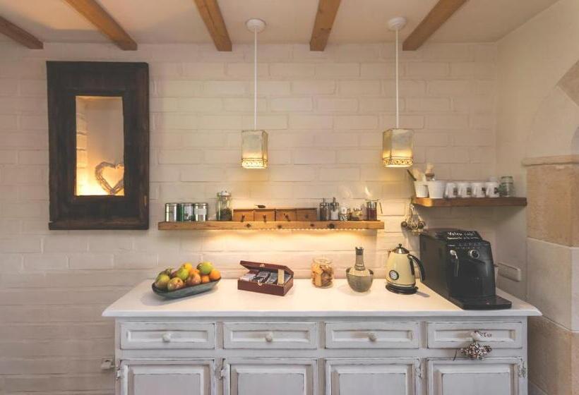 تختخواب و صبحانه Can Caponet