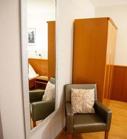 ユースホステル Kleines Hotel Westhus