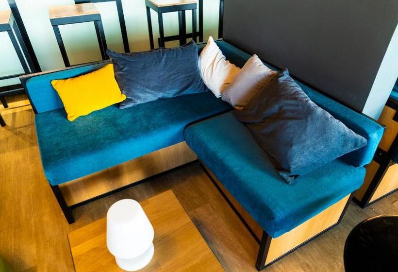 هاستل Skylodge By N Py