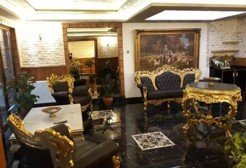 Royal Garden Suite And