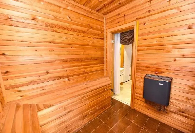 Royal Garden Suite And