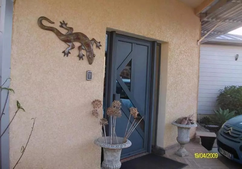 تختخواب و صبحانه Les Nymphes De Bourbon