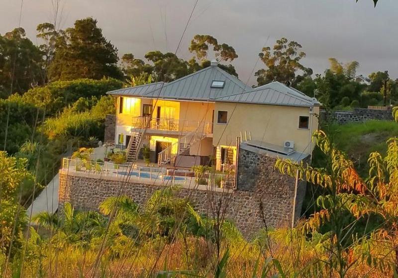 تختخواب و صبحانه Les Nymphes De Bourbon