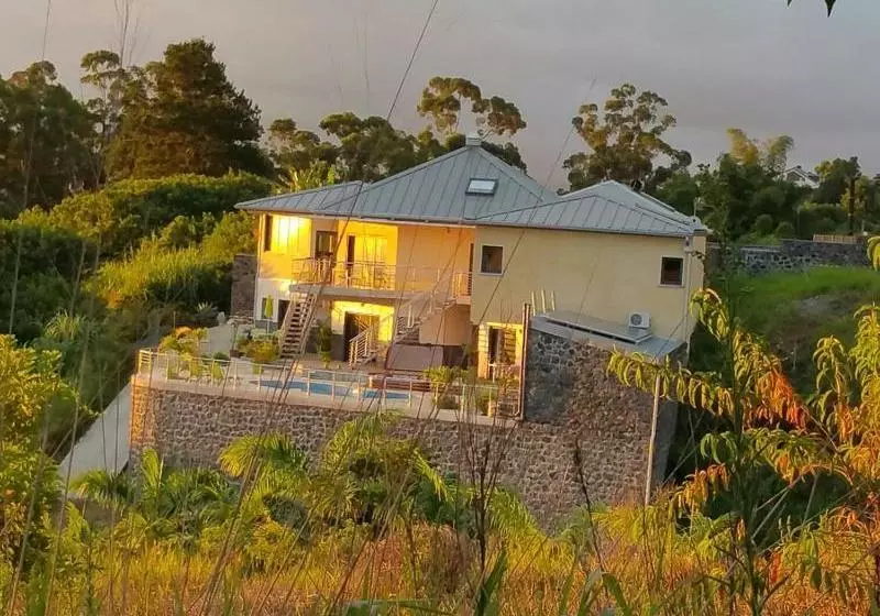 تختخواب و صبحانه Les Nymphes De Bourbon