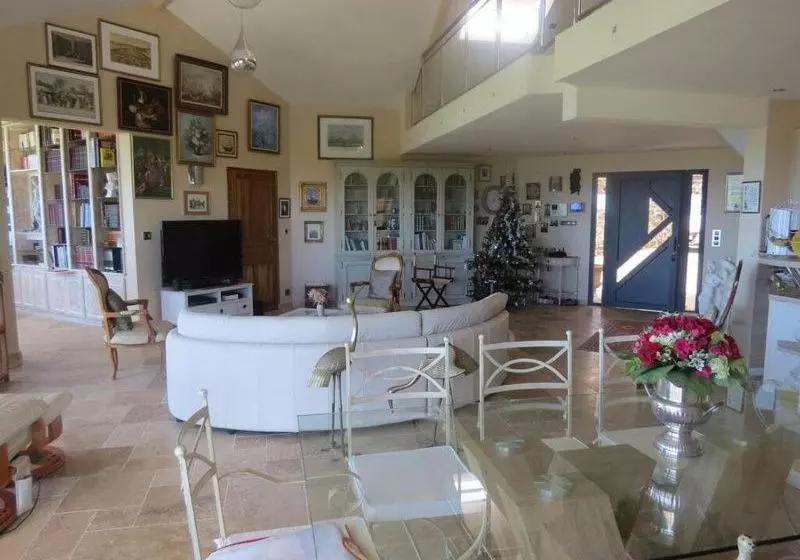 تختخواب و صبحانه Les Nymphes De Bourbon