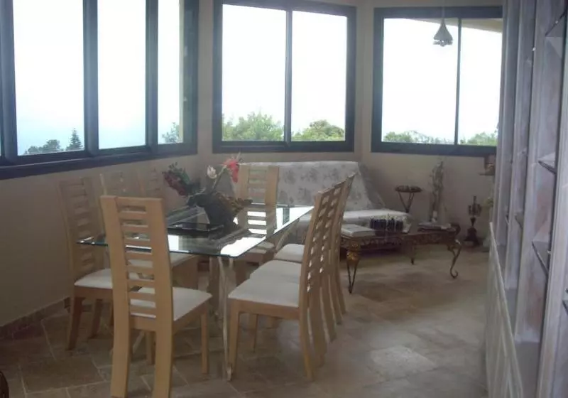 تختخواب و صبحانه Les Nymphes De Bourbon