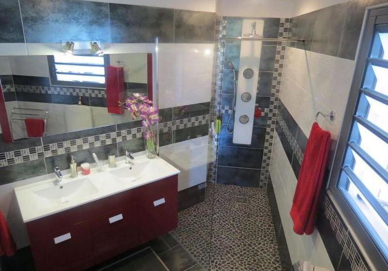 تختخواب و صبحانه Les Nymphes De Bourbon