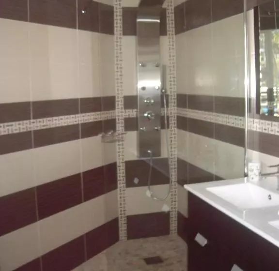 تختخواب و صبحانه Les Nymphes De Bourbon