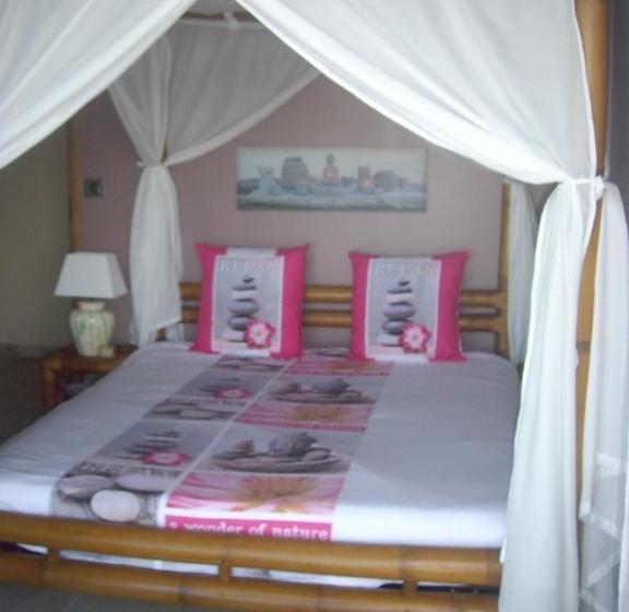 تختخواب و صبحانه Les Nymphes De Bourbon