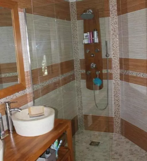 تختخواب و صبحانه Les Nymphes De Bourbon