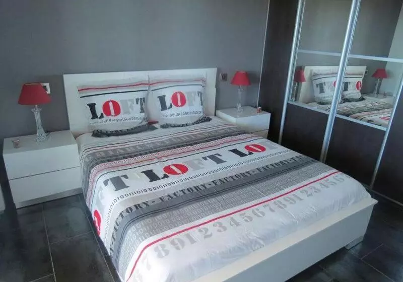 تختخواب و صبحانه Les Nymphes De Bourbon