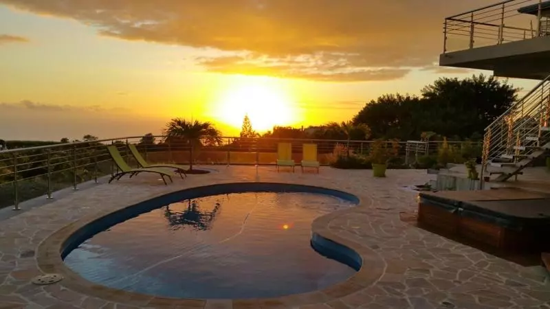 تختخواب و صبحانه Les Nymphes De Bourbon