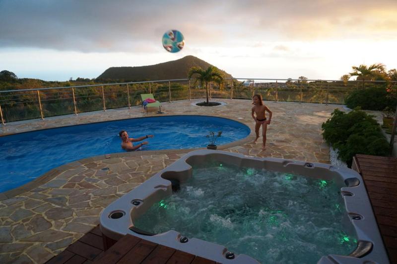 تختخواب و صبحانه Les Nymphes De Bourbon