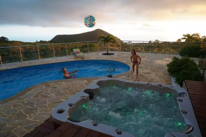 تختخواب و صبحانه Les Nymphes De Bourbon