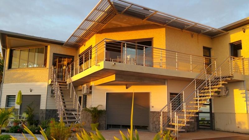 تختخواب و صبحانه Les Nymphes De Bourbon