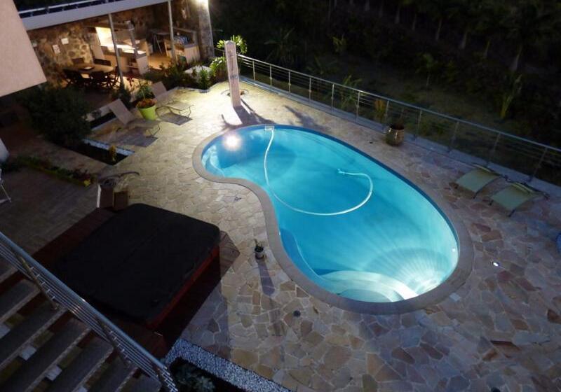 تختخواب و صبحانه Les Nymphes De Bourbon