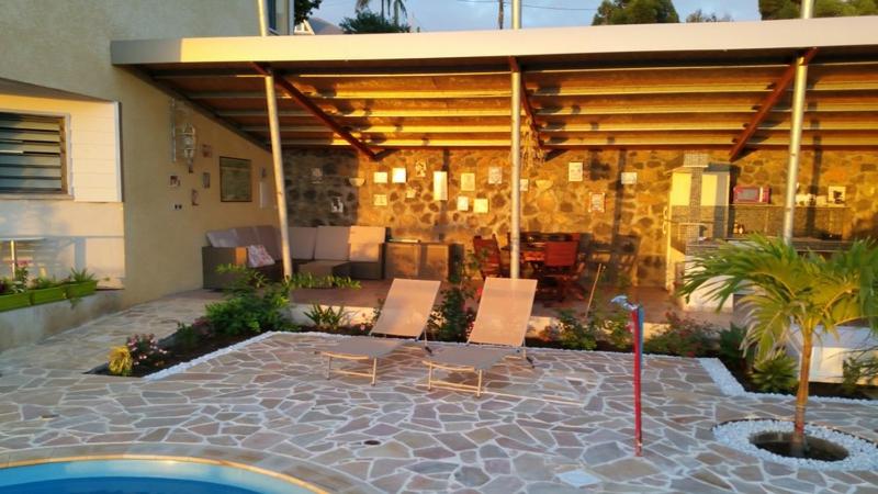 تختخواب و صبحانه Les Nymphes De Bourbon