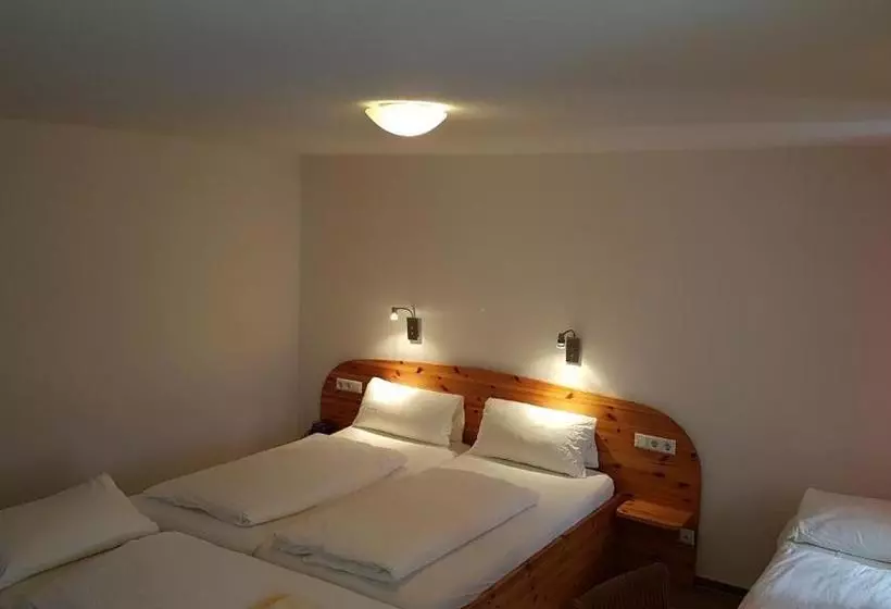 Hotelli Gasthaus Rössle