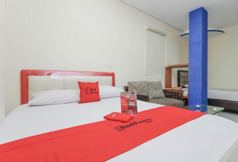 Hotel Reddoorz Plus @ Jalan Pemuda Jakarta