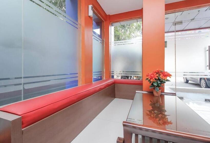 Hotel Reddoorz Plus @ Jalan Pemuda Jakarta