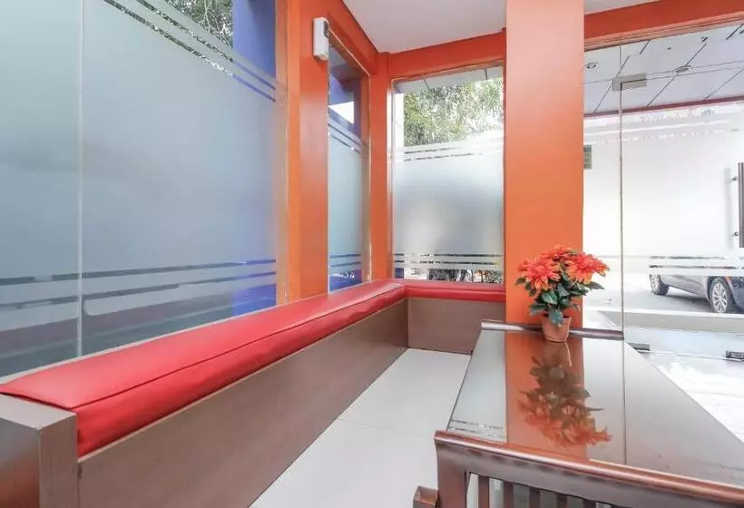 Hotelli Reddoorz Plus @ Jalan Pemuda Jakarta