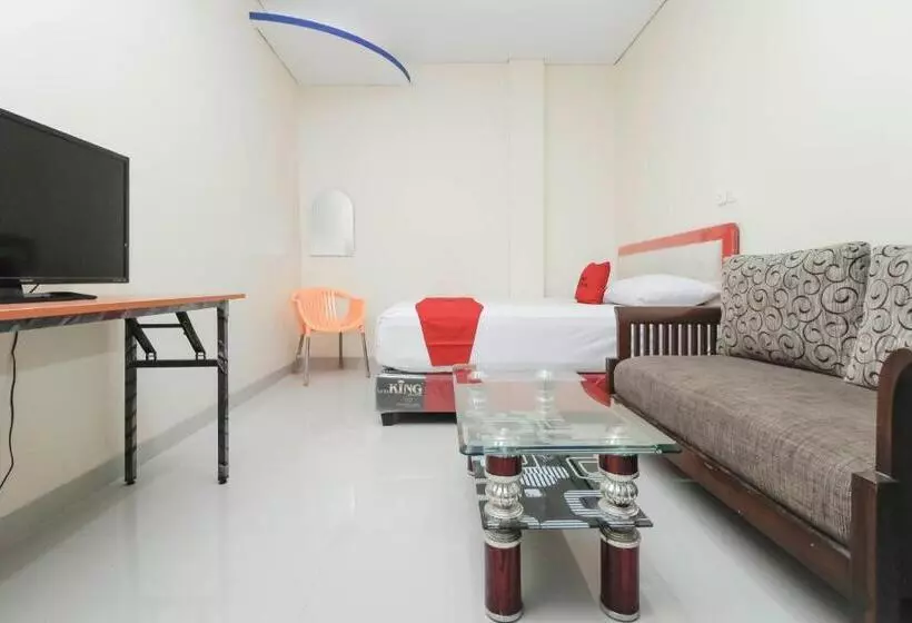 Hotelli Reddoorz Plus @ Jalan Pemuda Jakarta