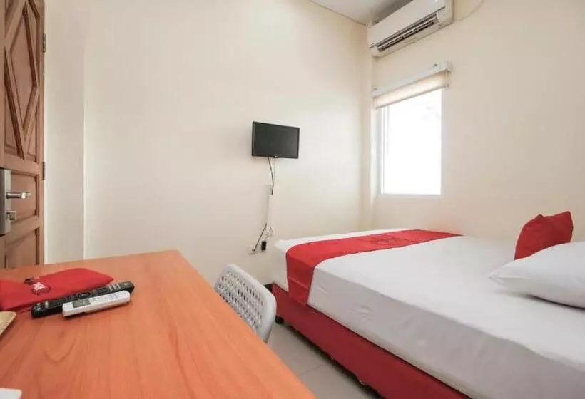 Hotelli Reddoorz Plus @ Jalan Pemuda Jakarta