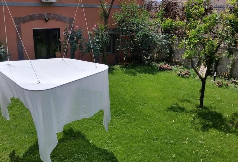 تختخواب و صبحانه Vesuvius Gardens   Fagianeria Borbonica Relais