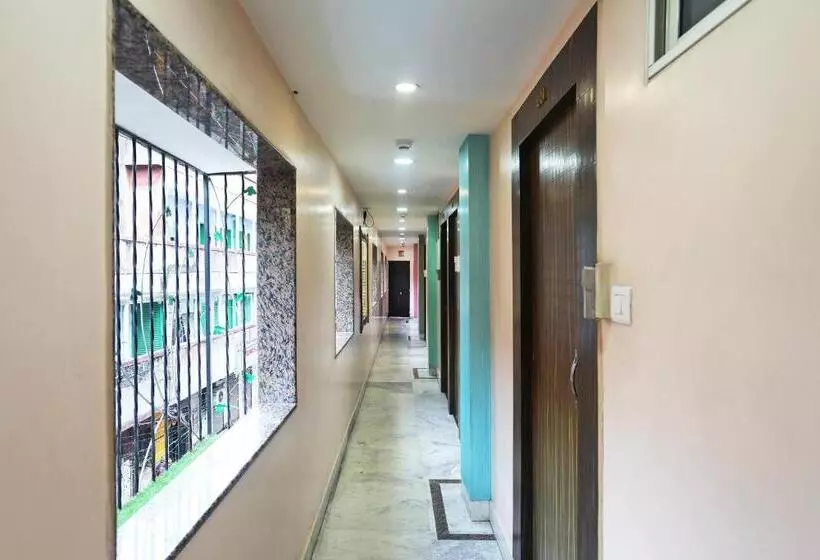 Super Collection O Hotel Hamza International Near Howrah Bridge