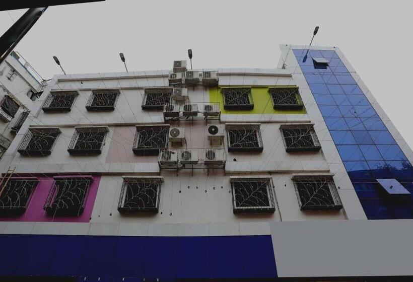 Super Collection O Hotel Hamza International Near Howrah Bridge
