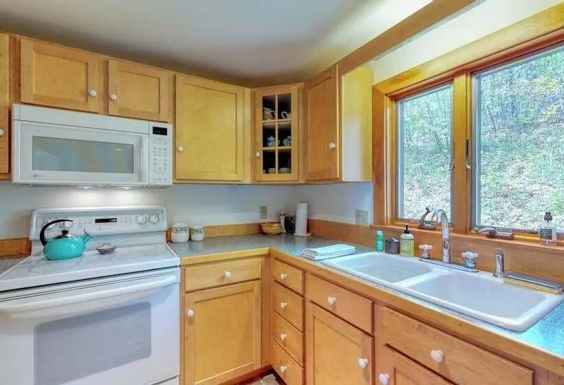 Beautiful Hilltop Home With Deck & View Of Penobscot Bay   Near Festivals & More