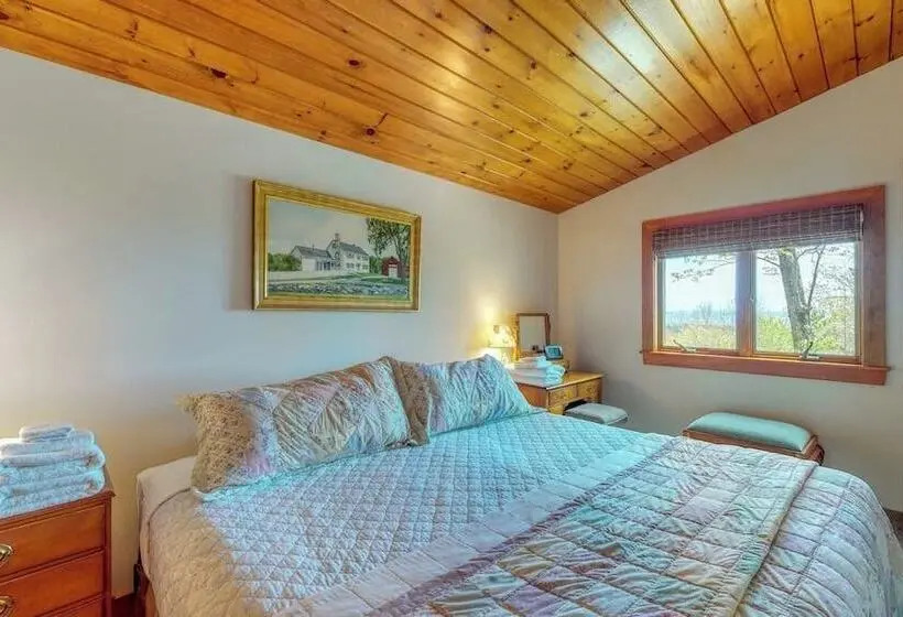Beautiful Hilltop Home With Deck & View Of Penobscot Bay   Near Festivals & More