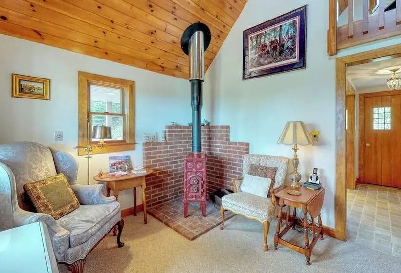 Beautiful Hilltop Home With Deck & View Of Penobscot Bay   Near Festivals & More