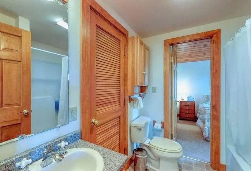 Beautiful Hilltop Home With Deck & View Of Penobscot Bay   Near Festivals & More