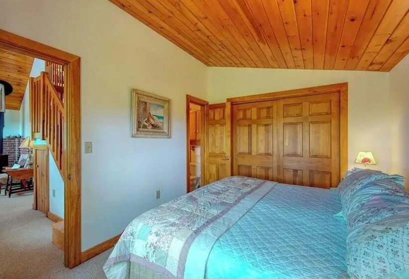 Beautiful Hilltop Home With Deck & View Of Penobscot Bay   Near Festivals & More