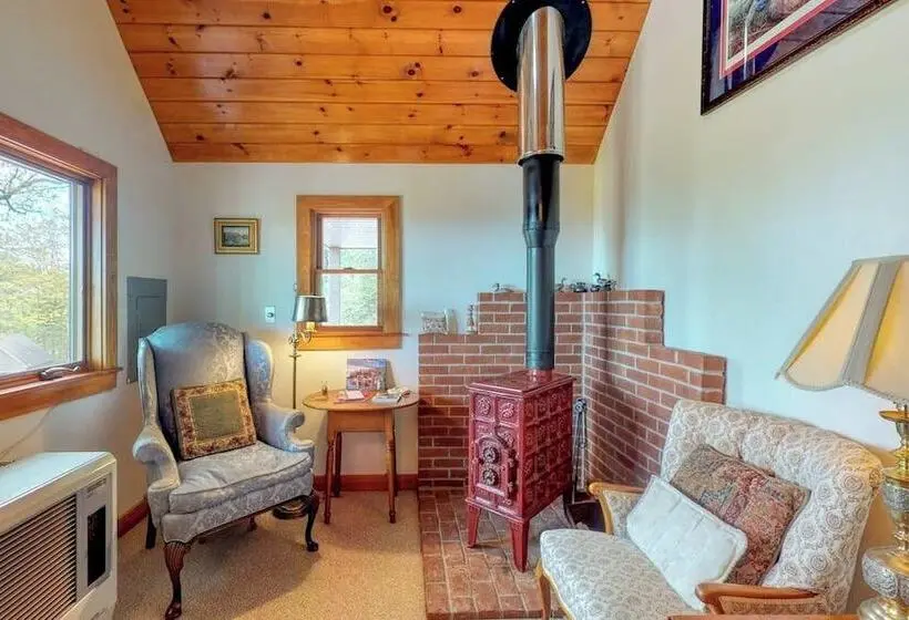 Beautiful Hilltop Home With Deck & View Of Penobscot Bay   Near Festivals & More