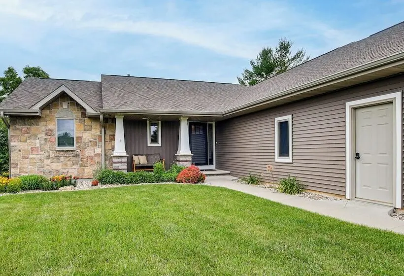 Family Home W/ Patio, 9 Mi To Downtown Appleton