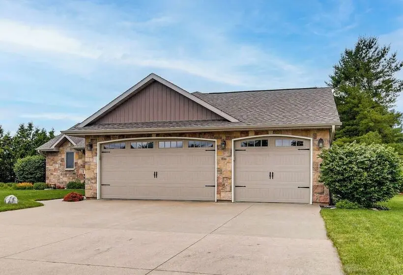 Family Home W/ Patio, 9 Mi To Downtown Appleton