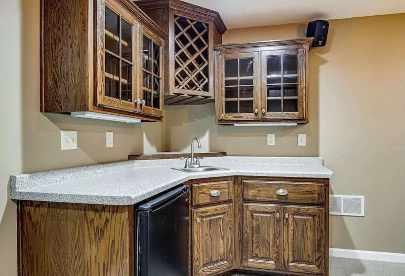 Family Home W/ Patio, 9 Mi To Downtown Appleton