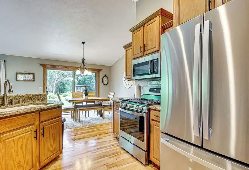 Family Home W/ Patio, 9 Mi To Downtown Appleton