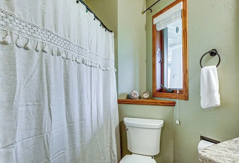 Family Home W/ Patio, 9 Mi To Downtown Appleton