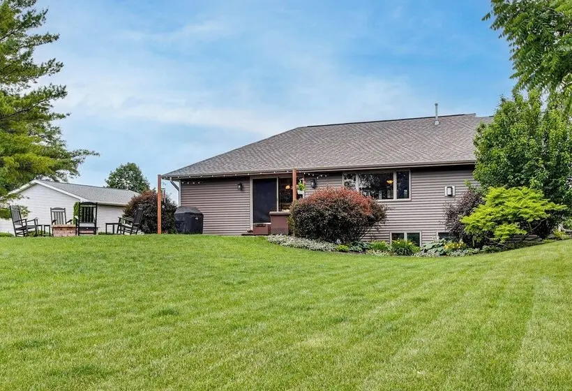 Family Home W/ Patio, 9 Mi To Downtown Appleton