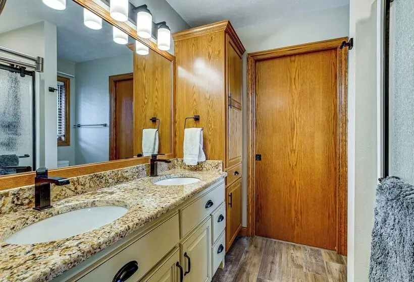 Family Home W/ Patio, 9 Mi To Downtown Appleton