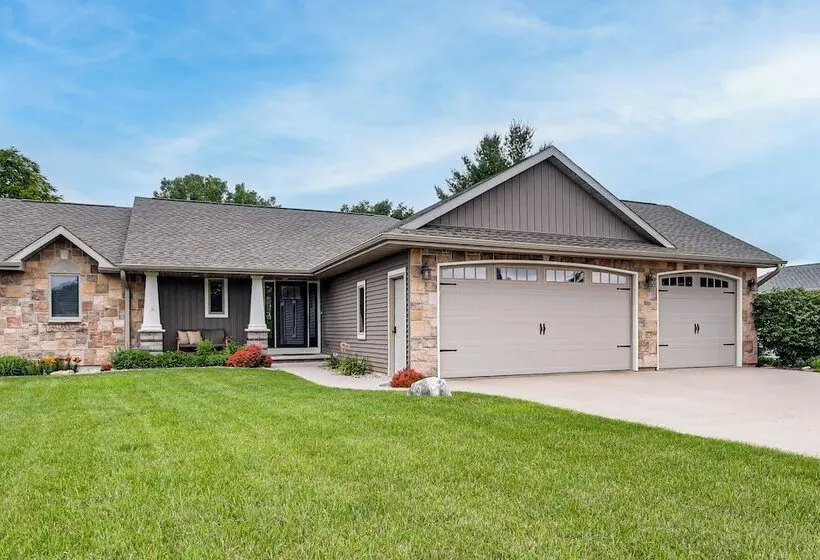 Family Home W/ Patio, 9 Mi To Downtown Appleton