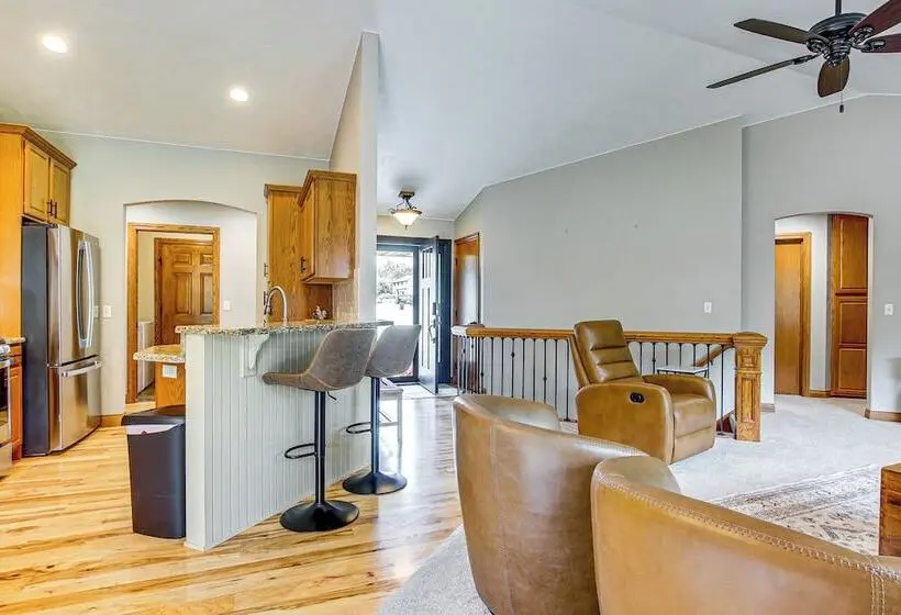 Family Home W/ Patio, 9 Mi To Downtown Appleton
