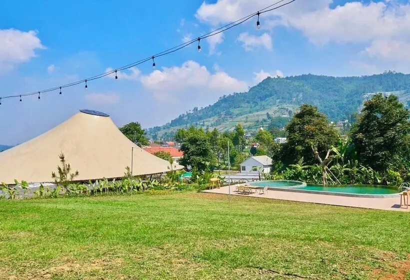 ホテル Grand Luxcamp Soebi Farm Cikole By Horison